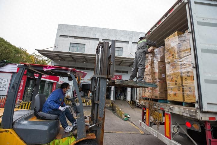 宁波这群集卡司机干起兼职大港车队助力菜篮子保供