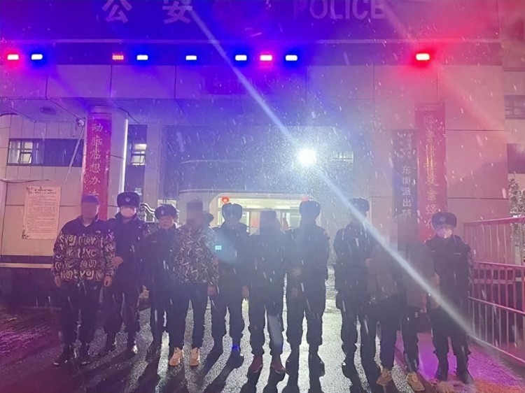 “兼职”发“猎艳”小卡片？警方已抓获18人：当心局中局，骗中骗！