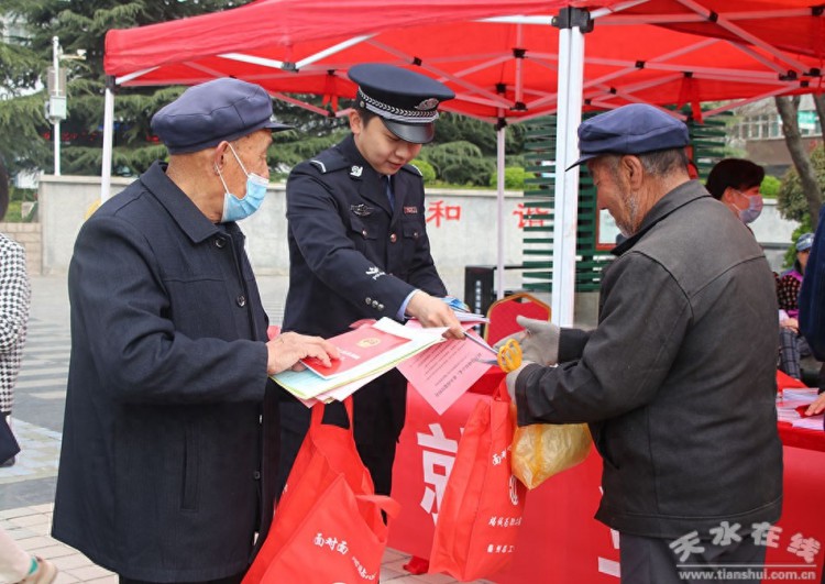 市区联合开展农民工法治宣传教育日暨百场招聘送万岗活动