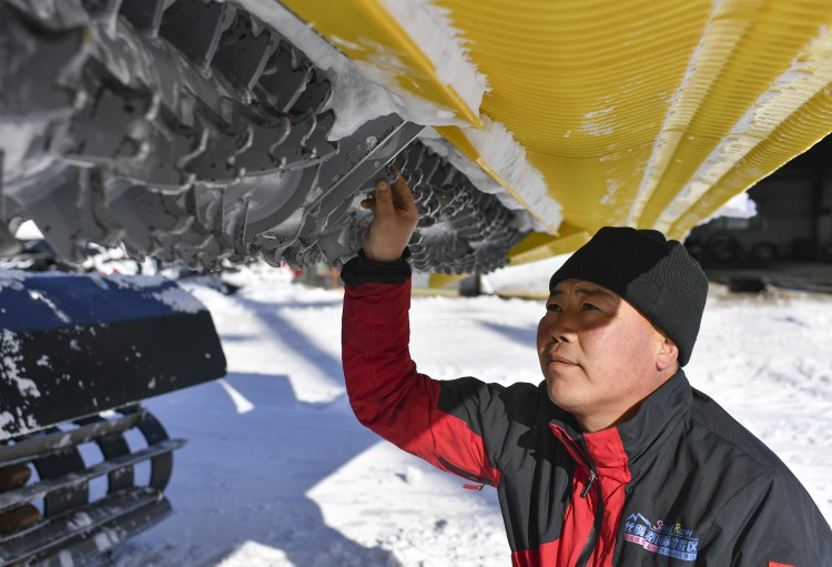 新华全媒冬闲变冬忙乌鲁木齐冰雪热带动就业