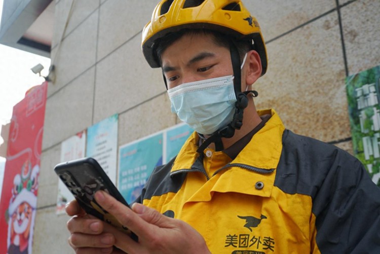 2021天府人物推介㊹｜骑手送餐顺路守护城市攀枝花90后外卖小哥深夜救人