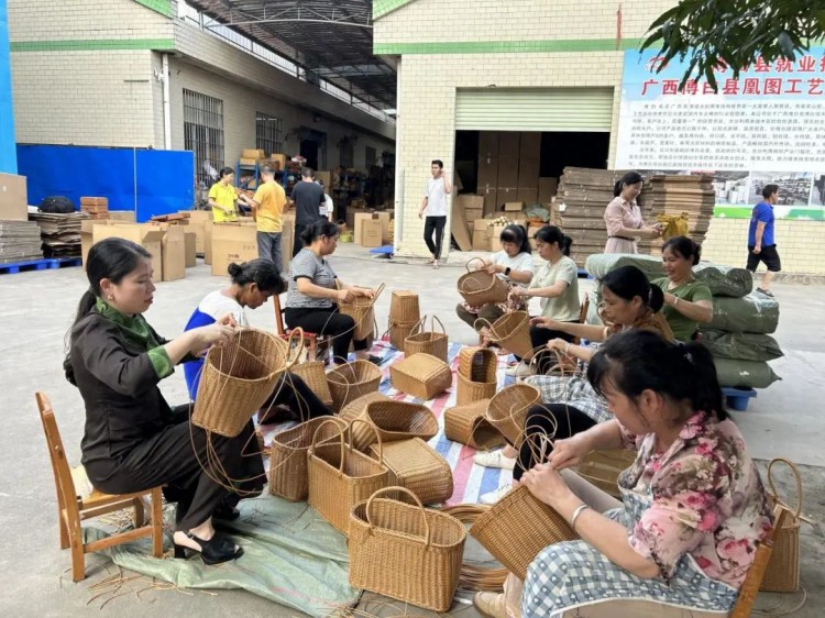 一群大山里的女人想要逆天改命手工产品年销3000多万