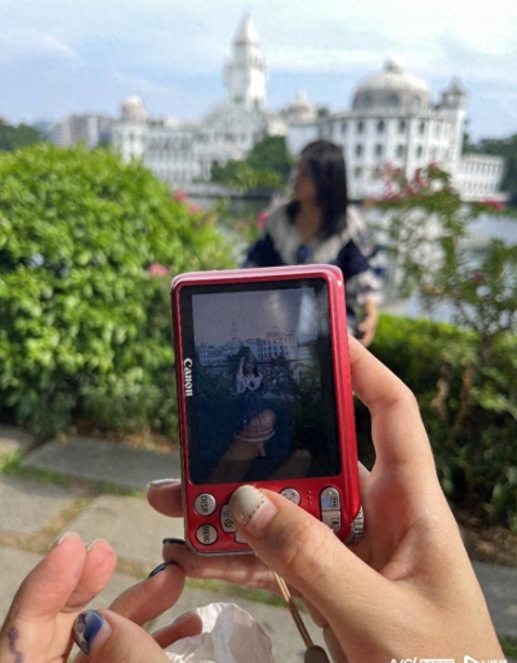 社交平台上出现了有空服务00后女生暑假赚了千余份兼职