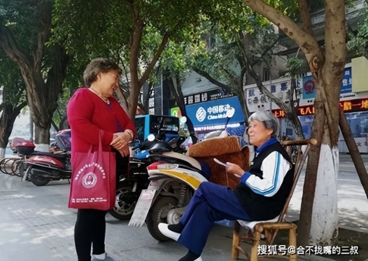 一家四口生活在四川乐山一个月生活费800怎么做到的