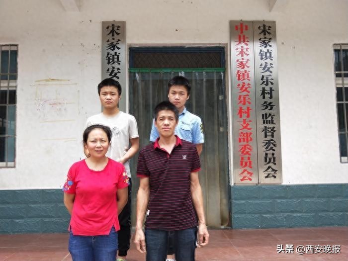 双胞胎儿子争气，一个上清华一个上浙大。白河县一贫困户上榜全国最美家庭