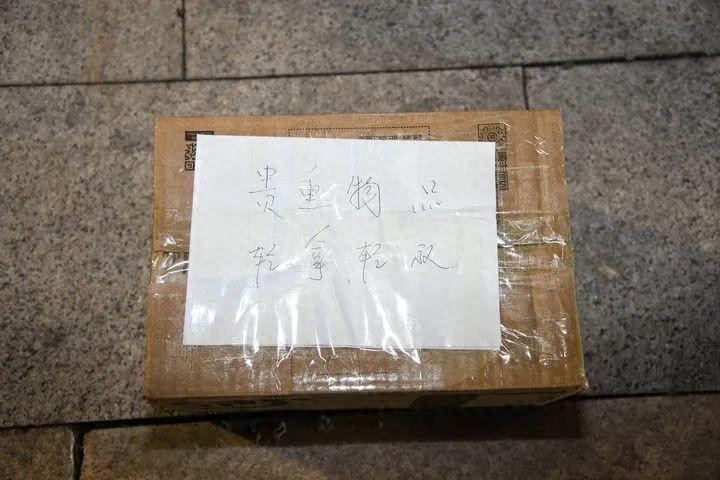 “这50块钱你拿去喝咖啡” 网约车司机遇到“大方”乘客，他却提高了警惕